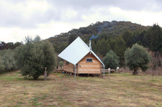 Дом под тентом в живописной австралийской долине